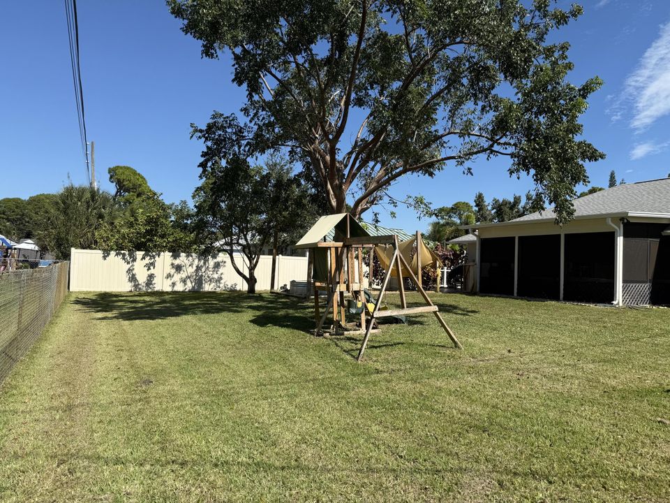 Active With Contract: $355,000 (3 beds, 2 baths, 1390 Square Feet)