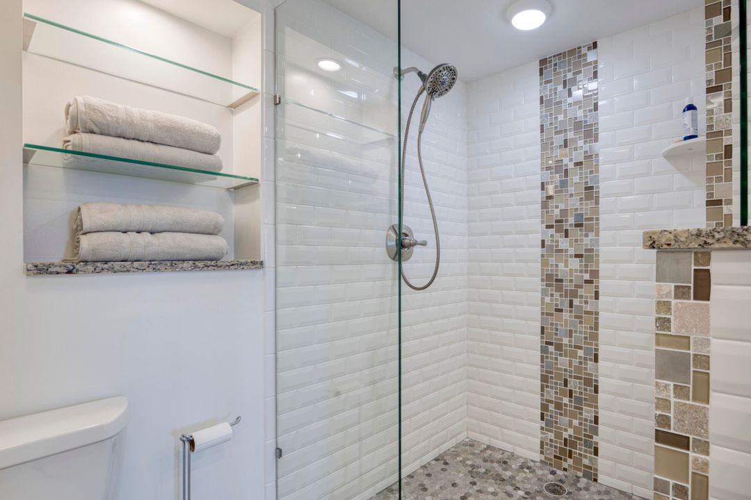 待售: $875,000 (2 贝兹, 2 浴室, 1385 平方英尺)