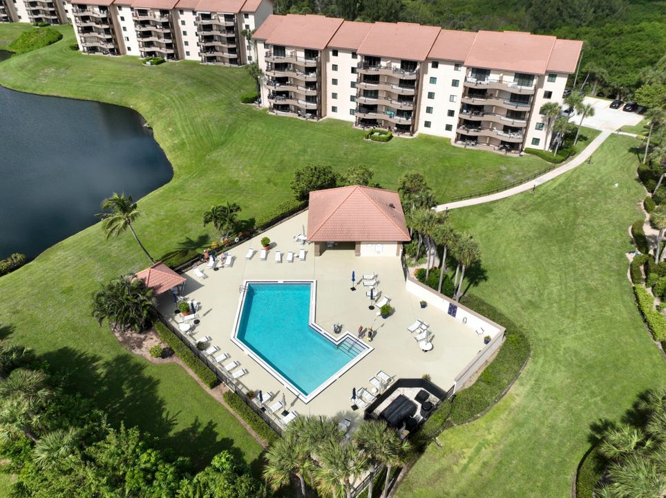 待售: $875,000 (2 贝兹, 2 浴室, 1385 平方英尺)