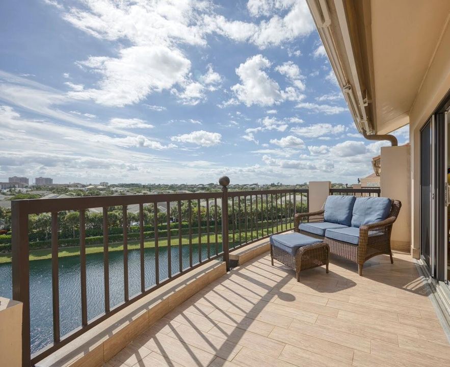 待售: $875,000 (2 贝兹, 2 浴室, 1385 平方英尺)