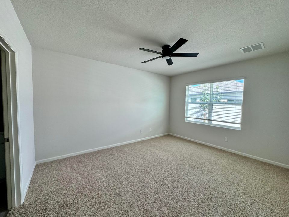 For Rent: $2,450 (4 beds, 2 baths, 1828 Square Feet)