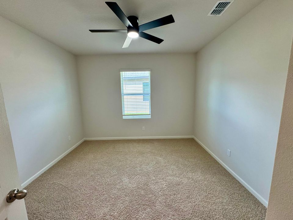 For Rent: $2,450 (4 beds, 2 baths, 1828 Square Feet)