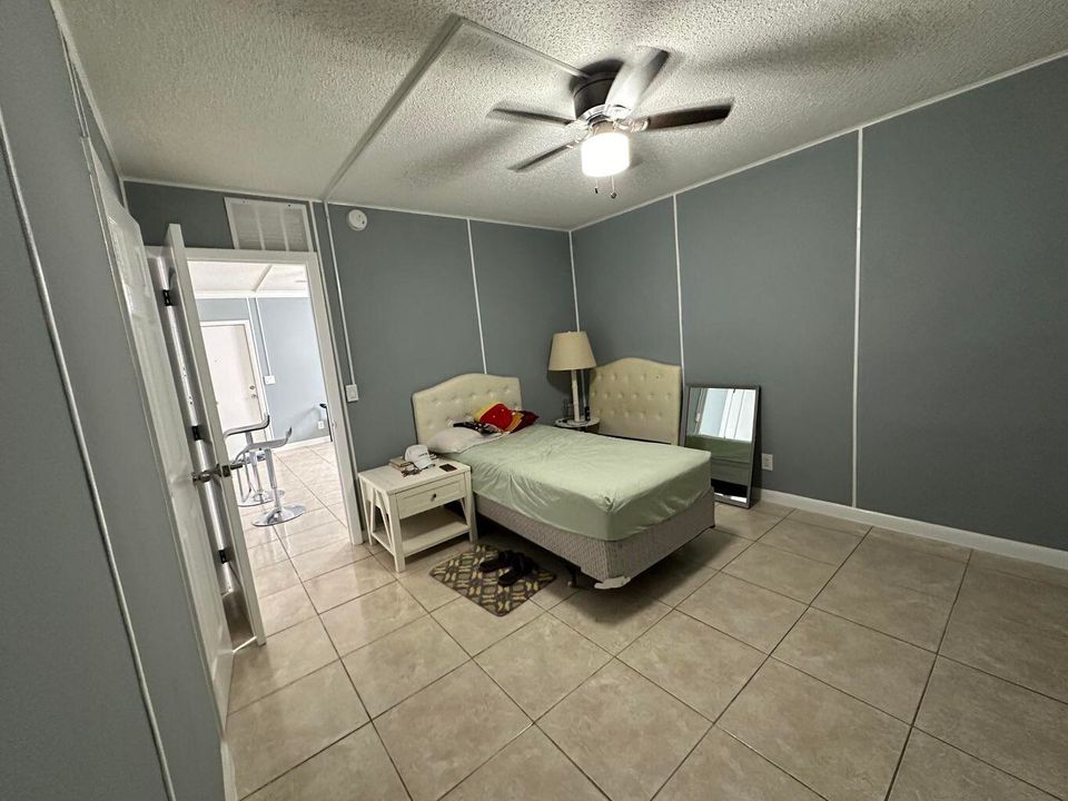 For Sale: $115,000 (1 beds, 1 baths, 517 Square Feet)