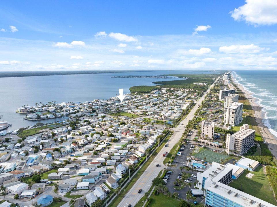 For Sale: $784,995 (2 beds, 2 baths, 1072 Square Feet)