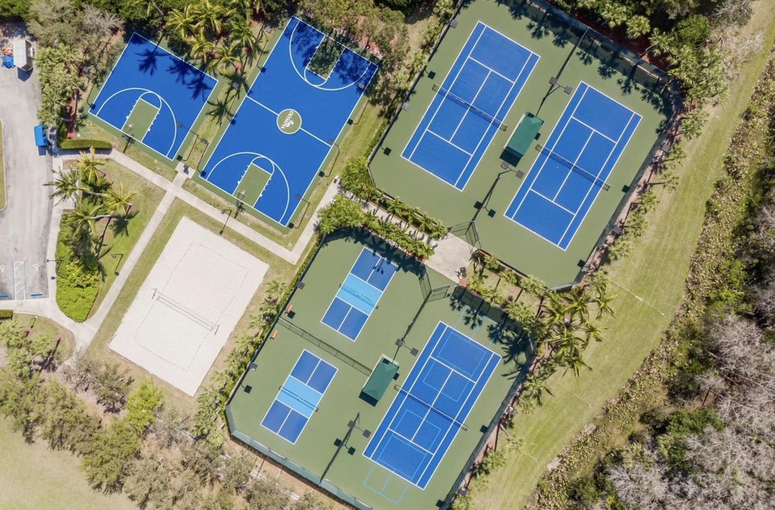 For Sale: $995,000 (6 beds, 5 baths, 4168 Square Feet)