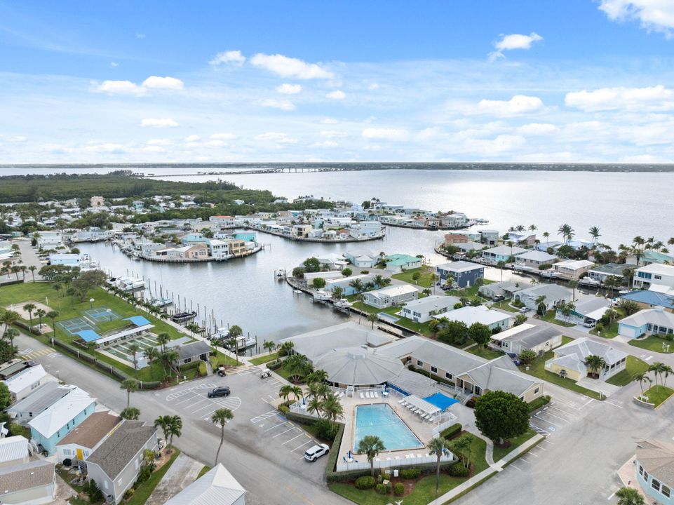 For Sale: $784,995 (2 beds, 2 baths, 1072 Square Feet)