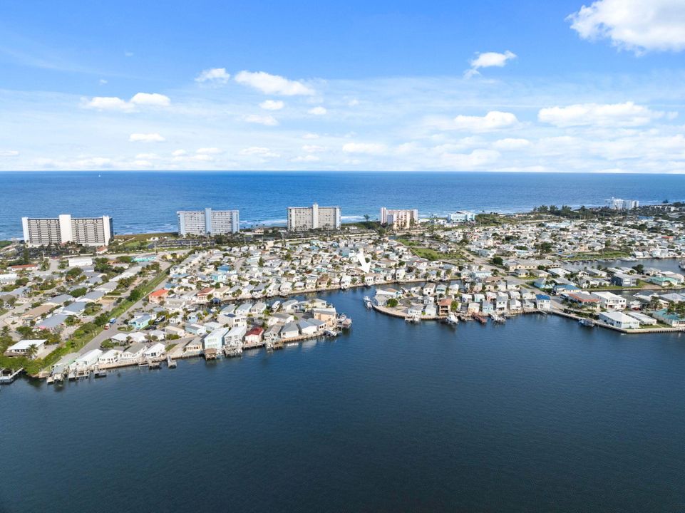 For Sale: $784,995 (2 beds, 2 baths, 1072 Square Feet)