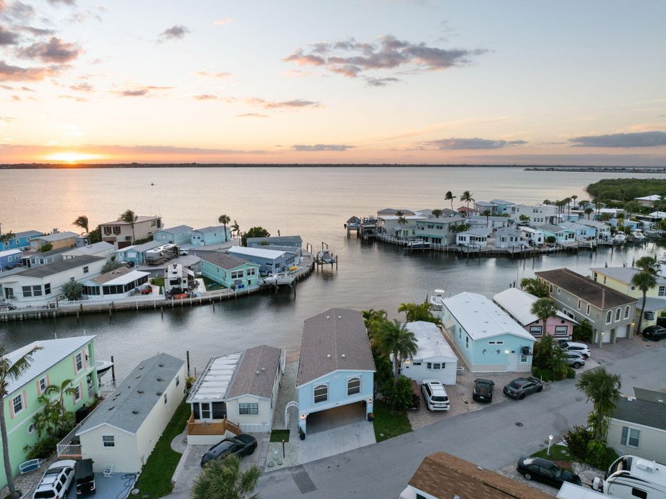 For Sale: $784,995 (2 beds, 2 baths, 1072 Square Feet)