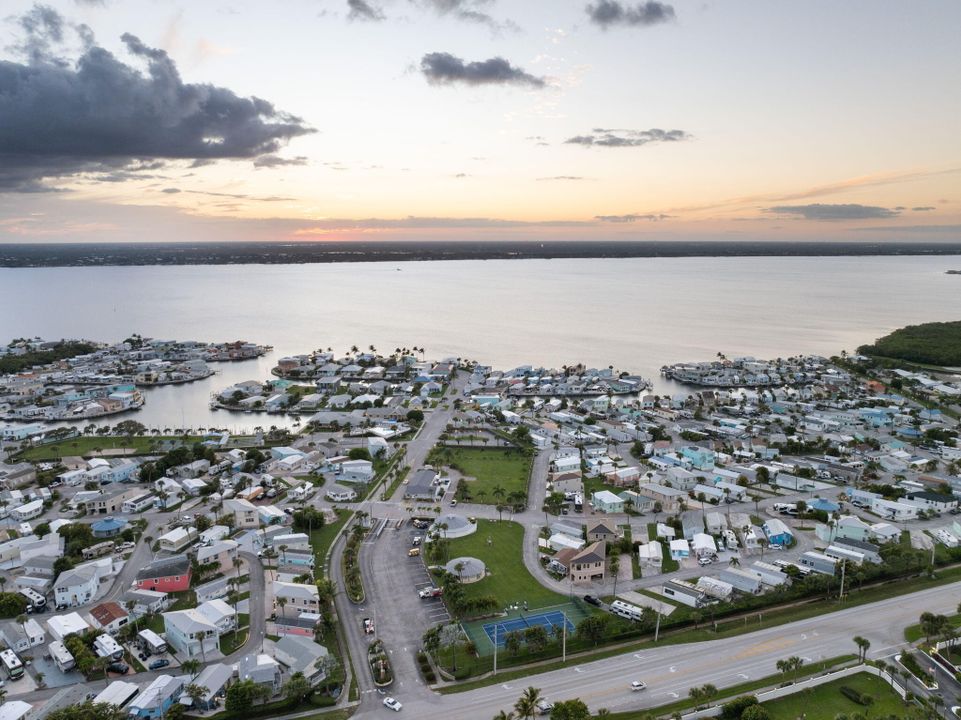 For Sale: $784,995 (2 beds, 2 baths, 1072 Square Feet)