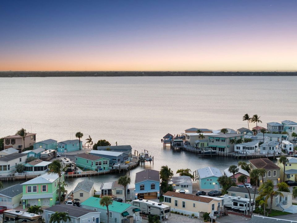 For Sale: $784,995 (2 beds, 2 baths, 1072 Square Feet)