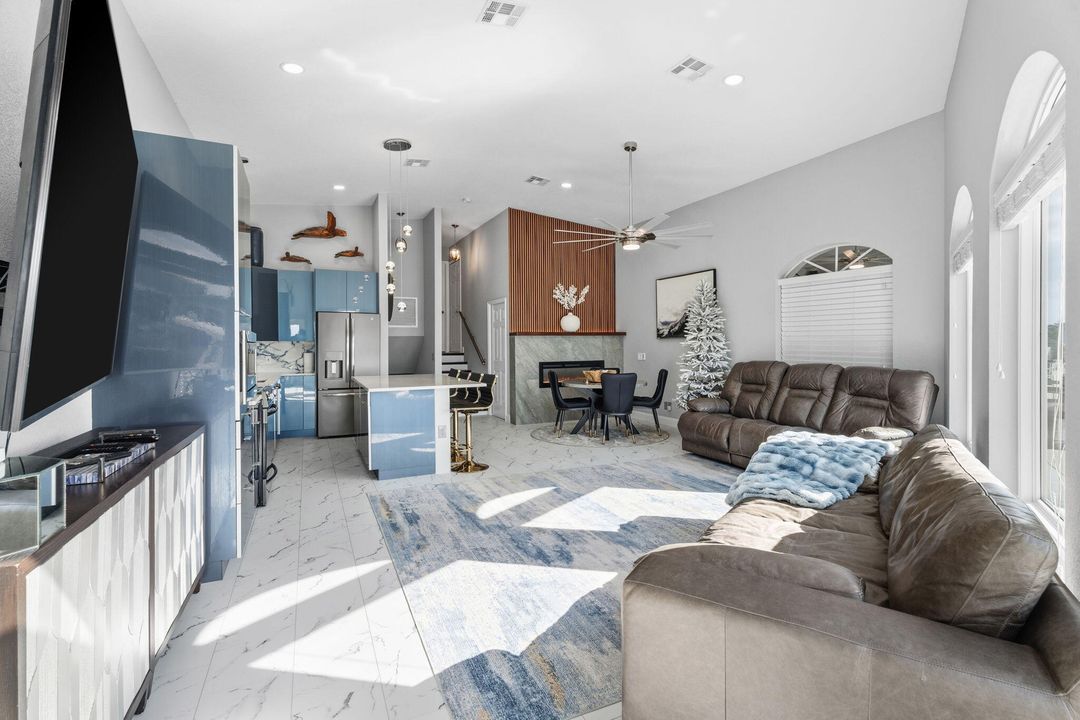 For Sale: $784,995 (2 beds, 2 baths, 1072 Square Feet)