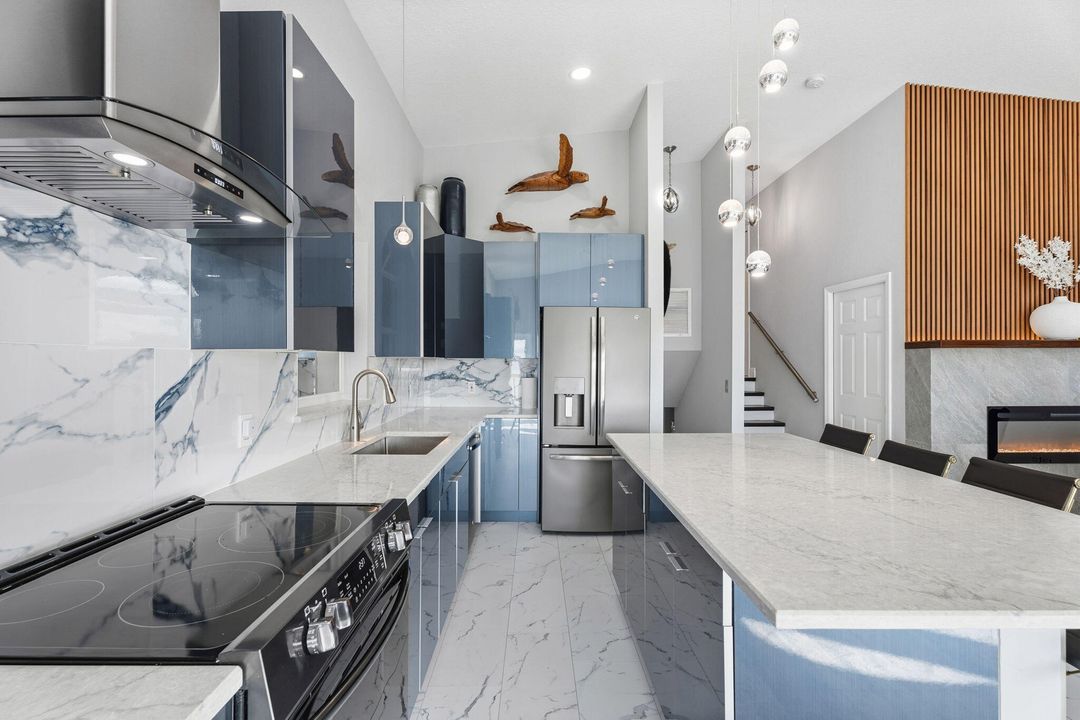 For Sale: $784,995 (2 beds, 2 baths, 1072 Square Feet)