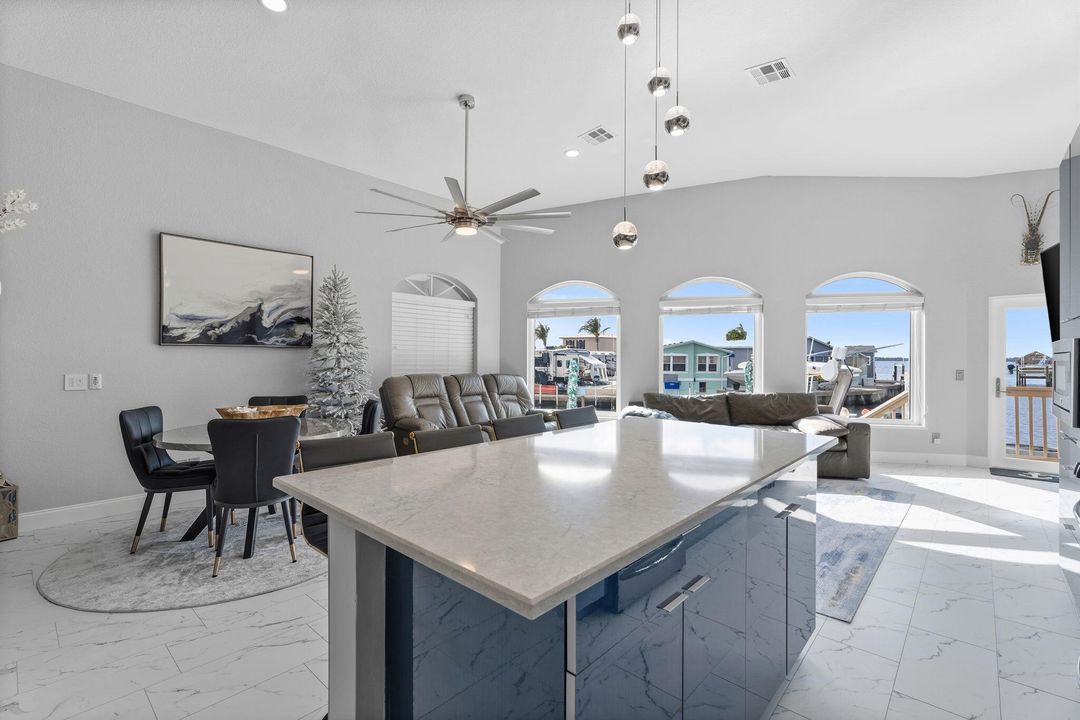 For Sale: $784,995 (2 beds, 2 baths, 1072 Square Feet)