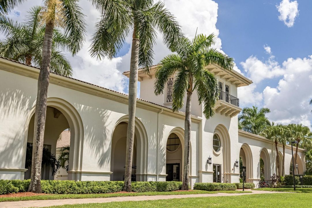 For Sale: $995,000 (6 beds, 5 baths, 4168 Square Feet)