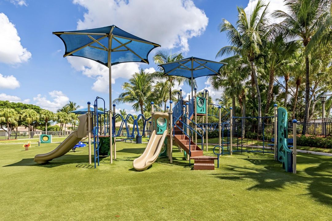 For Sale: $995,000 (6 beds, 5 baths, 4168 Square Feet)