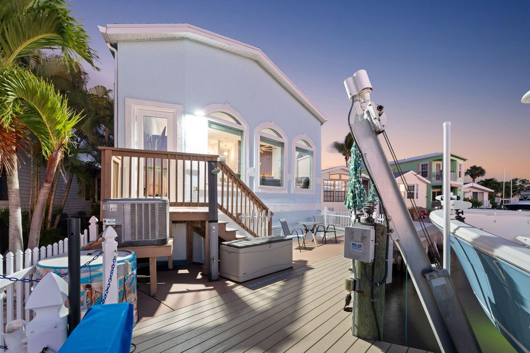 For Sale: $784,995 (2 beds, 2 baths, 1072 Square Feet)