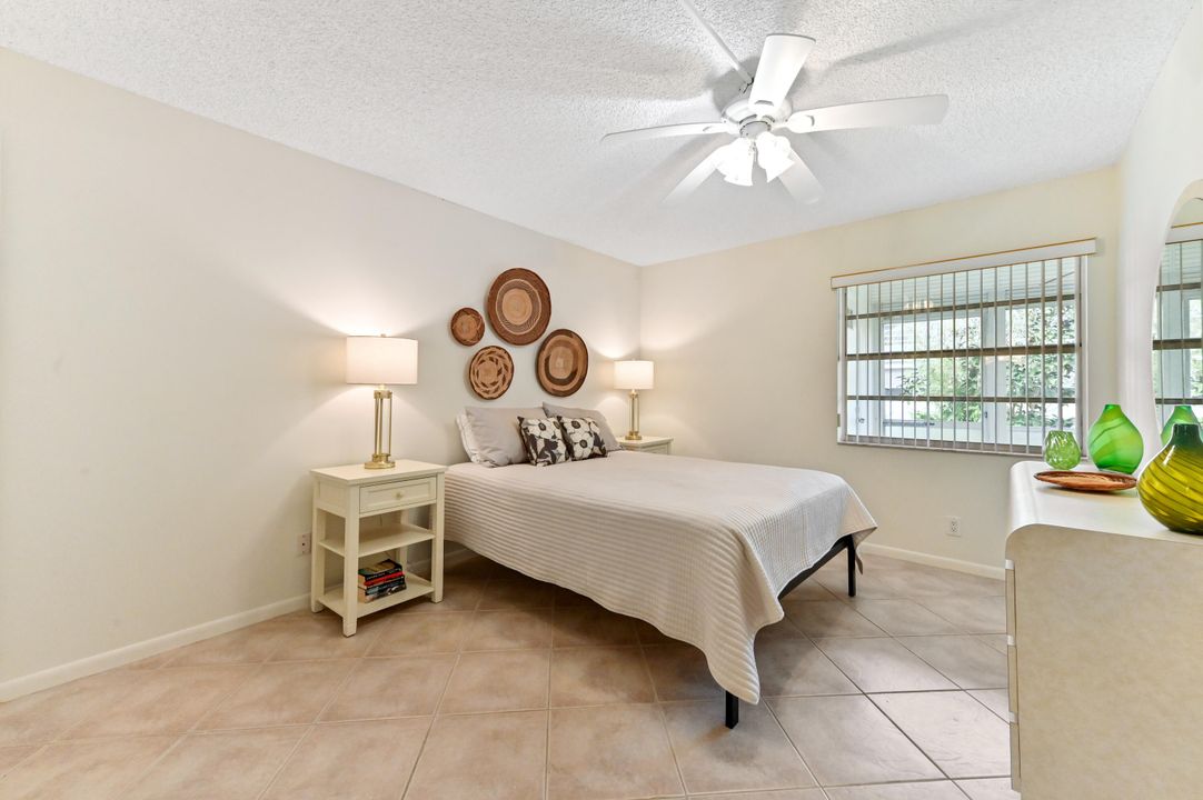 Active With Contract: $135,000 (2 beds, 2 baths, 907 Square Feet)