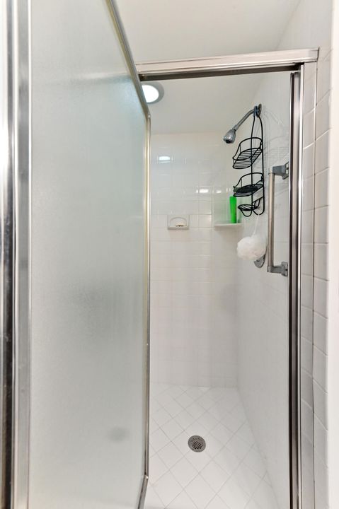 Active With Contract: $135,000 (2 beds, 2 baths, 907 Square Feet)