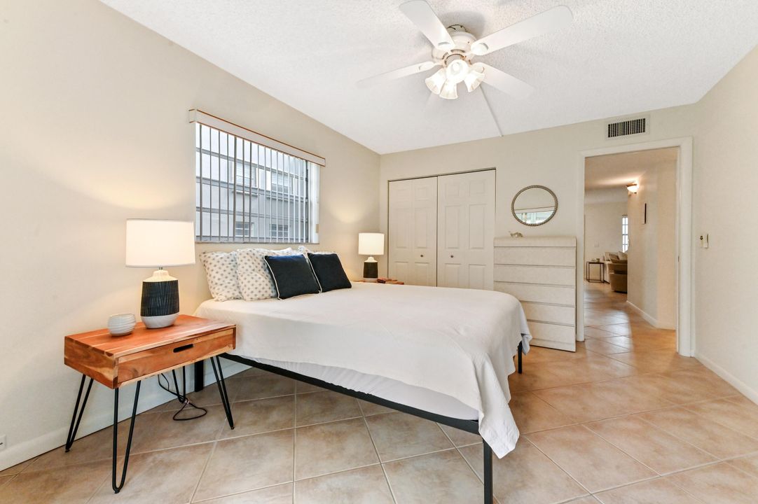 Active With Contract: $135,000 (2 beds, 2 baths, 907 Square Feet)