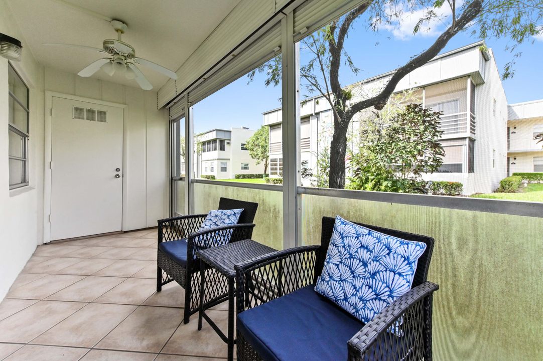 Active With Contract: $135,000 (2 beds, 2 baths, 907 Square Feet)