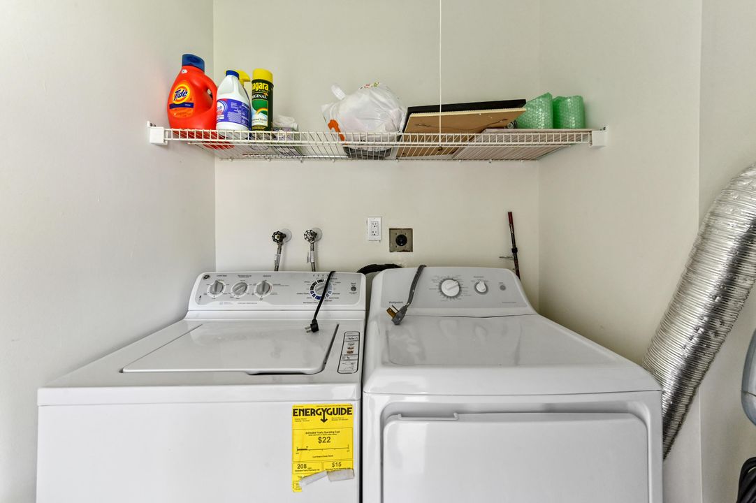 Active With Contract: $135,000 (2 beds, 2 baths, 907 Square Feet)