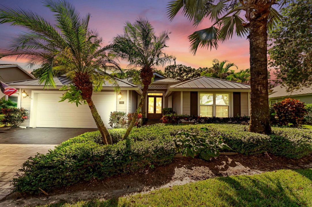 Под контрактом: $749,900 (3 спален, 2 ванн, 1996 Квадратных фут)