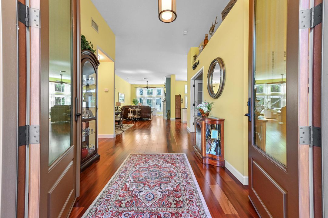 Под контрактом: $749,900 (3 спален, 2 ванн, 1996 Квадратных фут)