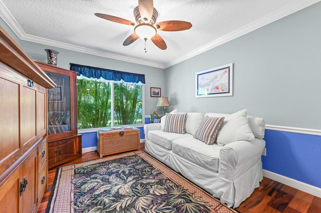 Под контрактом: $749,900 (3 спален, 2 ванн, 1996 Квадратных фут)