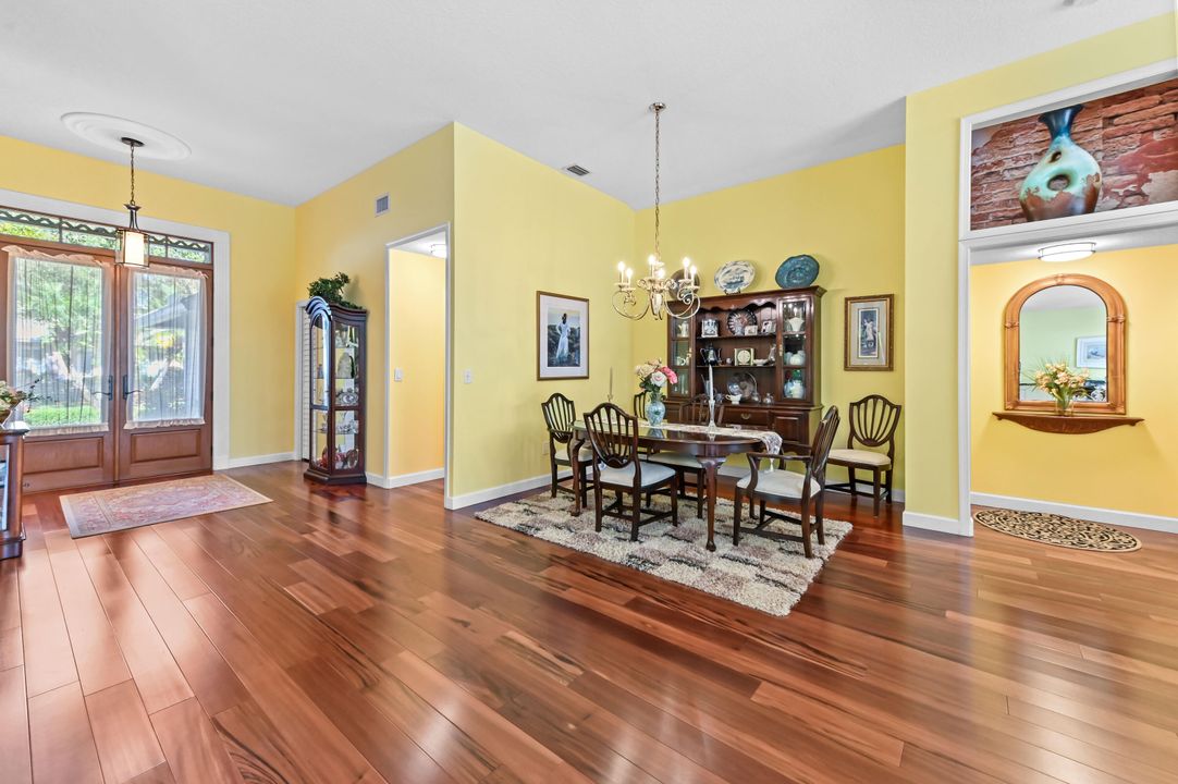 Под контрактом: $749,900 (3 спален, 2 ванн, 1996 Квадратных фут)