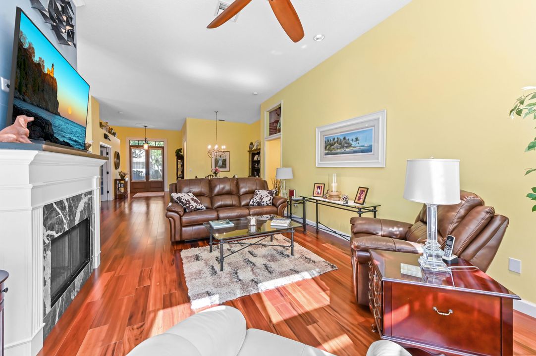 Под контрактом: $749,900 (3 спален, 2 ванн, 1996 Квадратных фут)