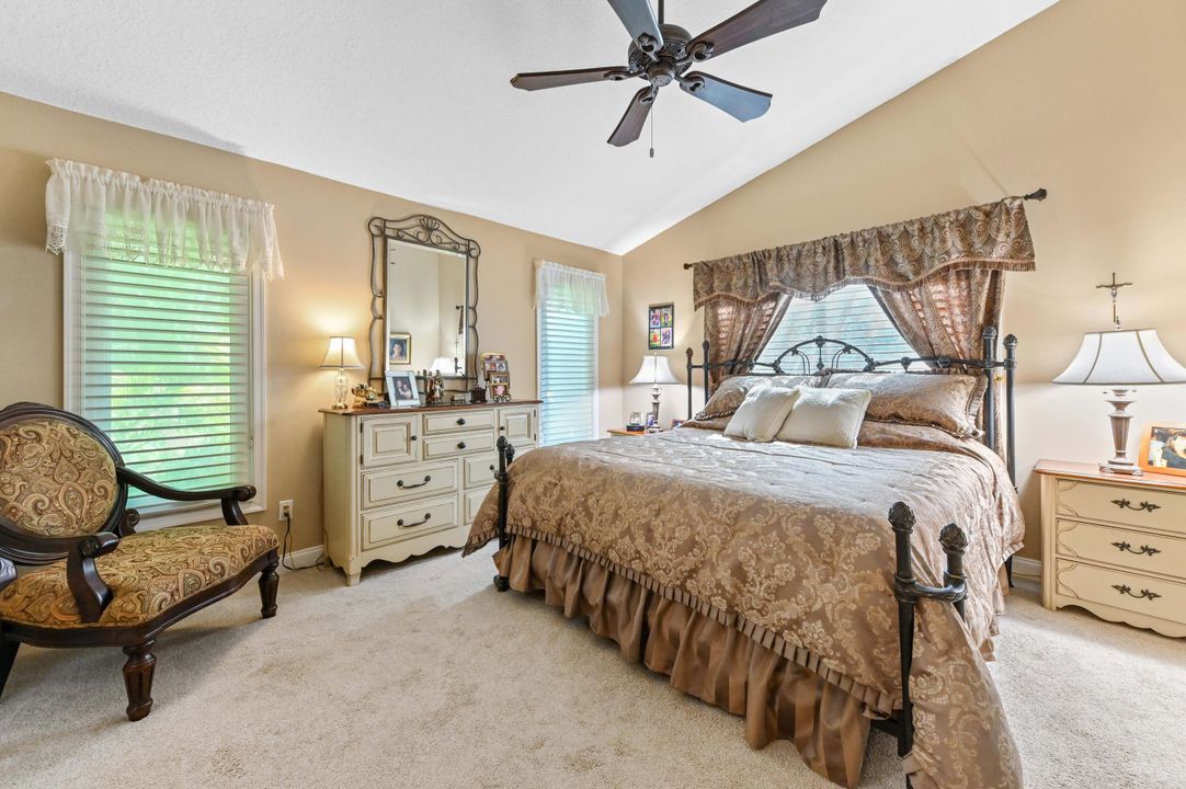 Под контрактом: $749,900 (3 спален, 2 ванн, 1996 Квадратных фут)