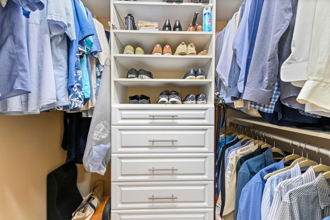 Под контрактом: $749,900 (3 спален, 2 ванн, 1996 Квадратных фут)