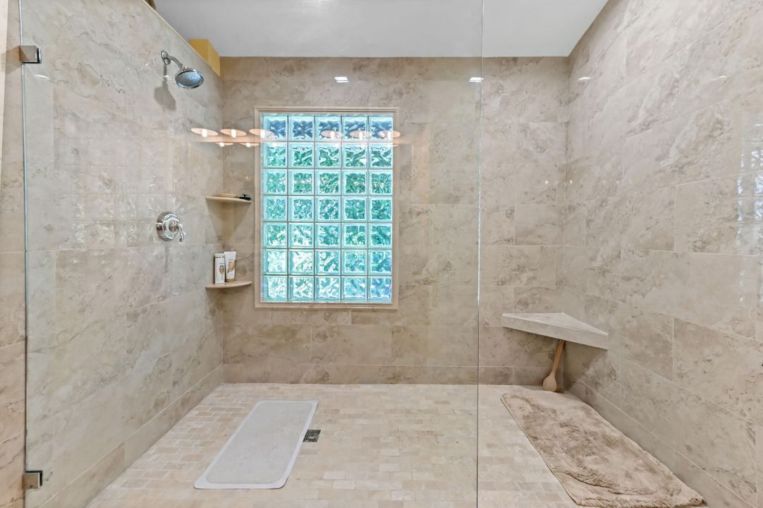 Под контрактом: $749,900 (3 спален, 2 ванн, 1996 Квадратных фут)