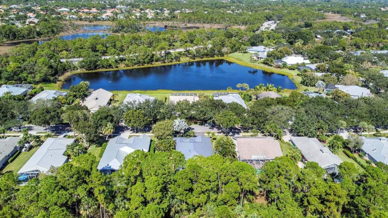 Под контрактом: $749,900 (3 спален, 2 ванн, 1996 Квадратных фут)