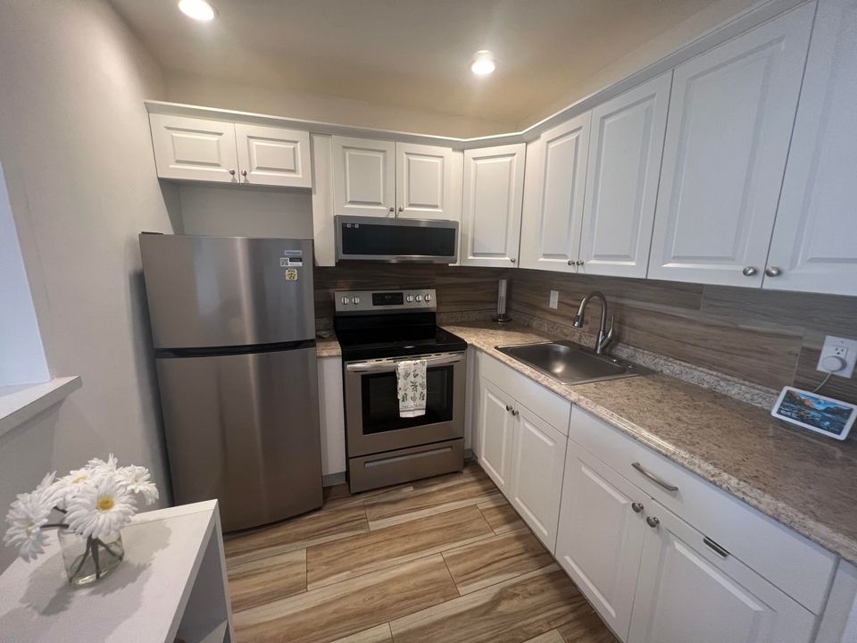 待售: $109,900 (1 贝兹, 1 浴室, 720 平方英尺)