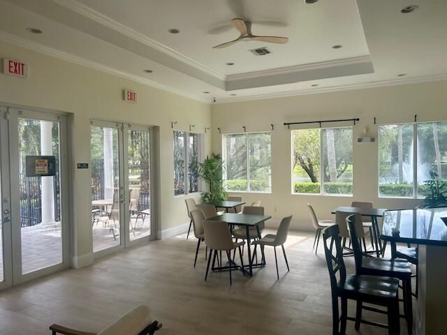 Active With Contract: $239,000 (1 beds, 1 baths, 731 Square Feet)