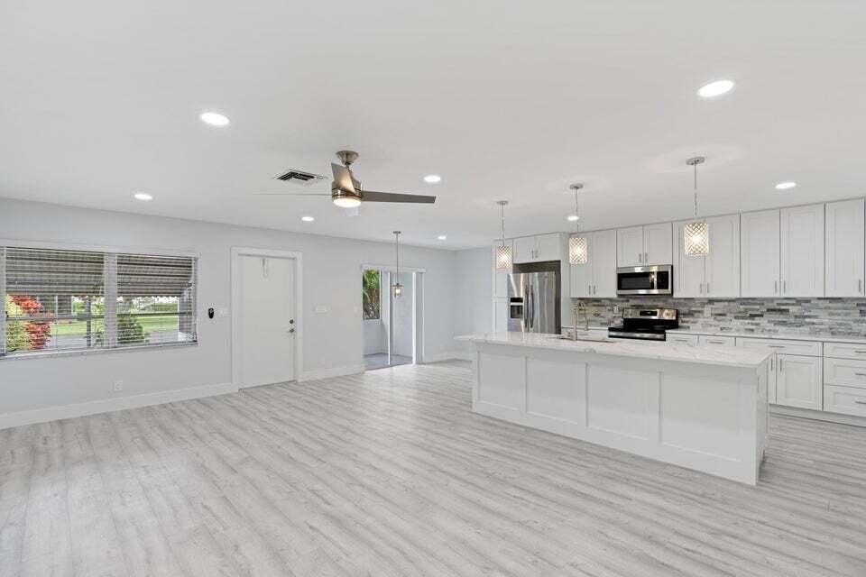 待售: $260,000 (2 贝兹, 2 浴室, 1250 平方英尺)