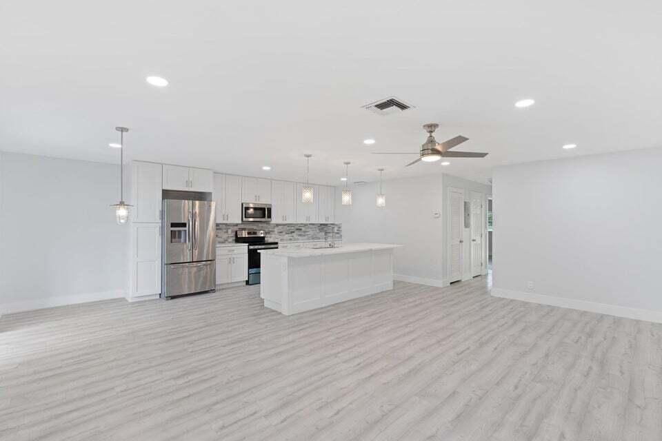 待售: $260,000 (2 贝兹, 2 浴室, 1250 平方英尺)