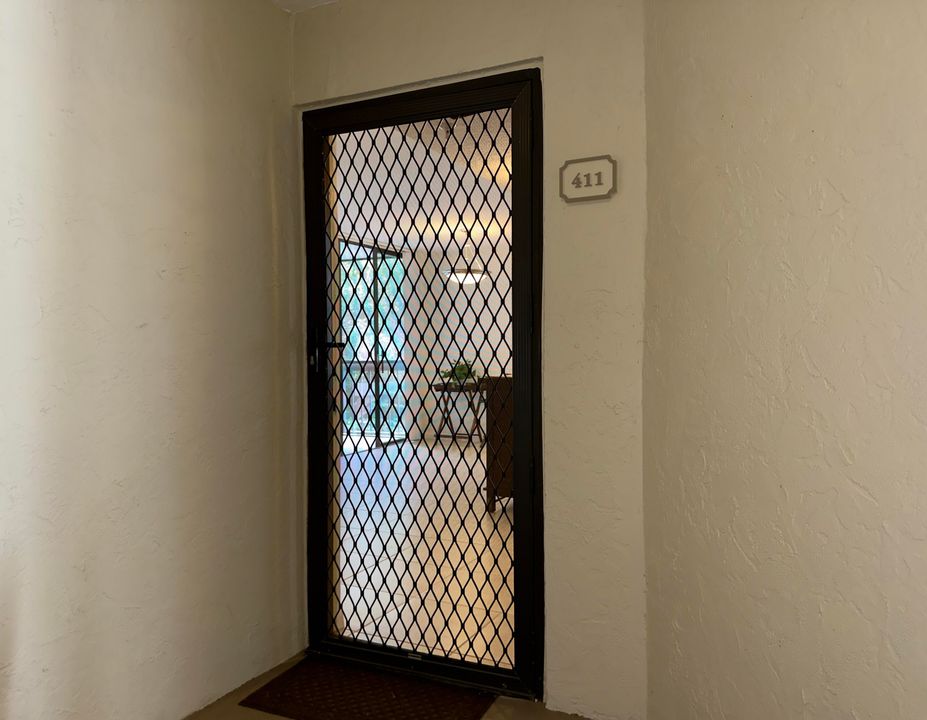 Active With Contract: $239,000 (1 beds, 1 baths, 731 Square Feet)