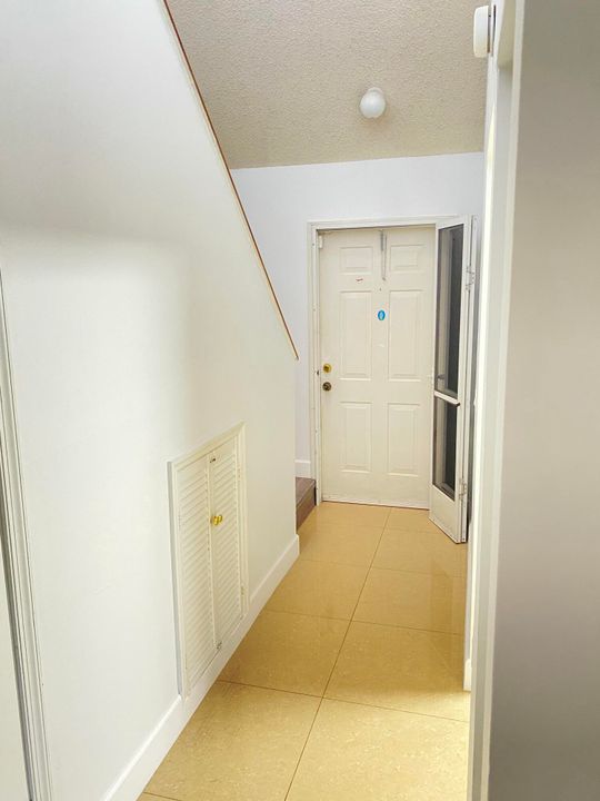 На продажу: $350,000 (2 спален, 2 ванн, 1142 Квадратных фут)