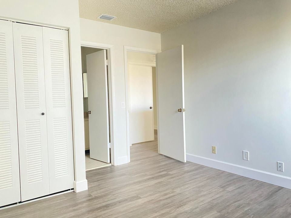 На продажу: $350,000 (2 спален, 2 ванн, 1142 Квадратных фут)