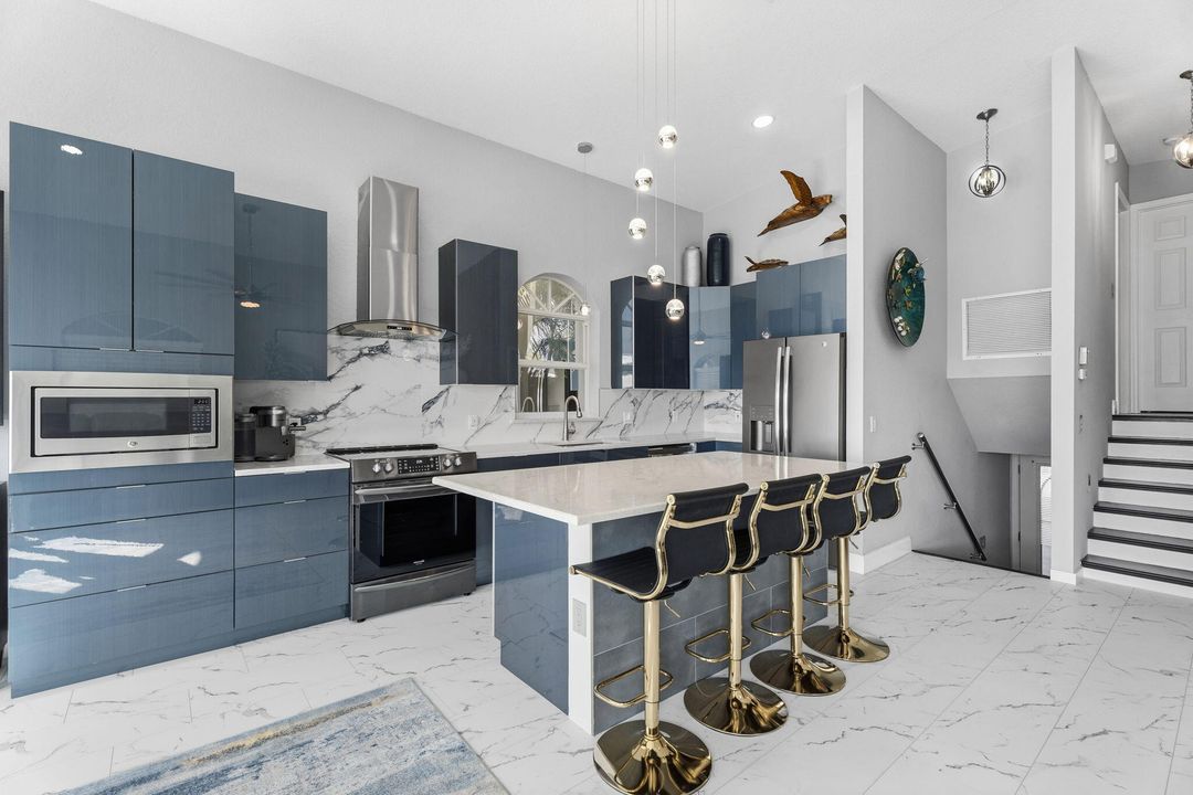 For Sale: $784,995 (2 beds, 2 baths, 1072 Square Feet)