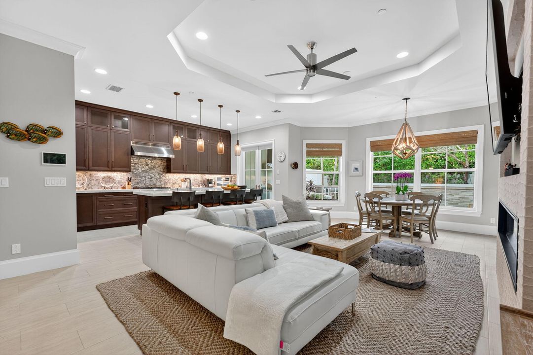 待售: $2,250,000 (3 贝兹, 3 浴室, 2460 平方英尺)