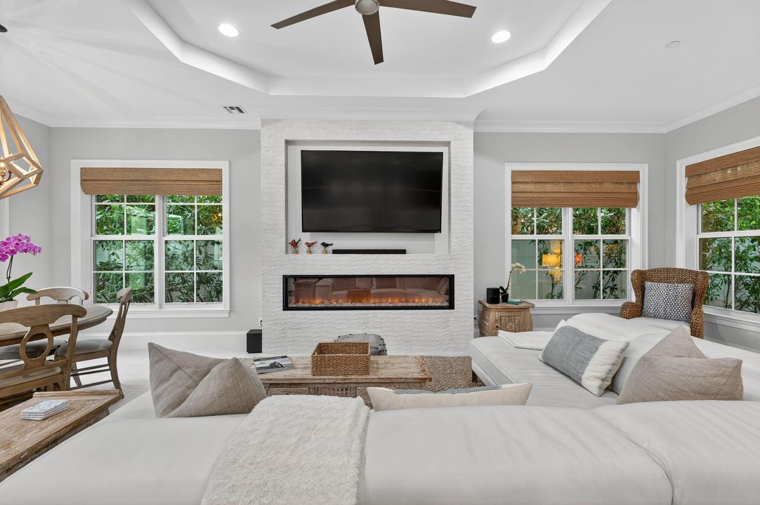 待售: $2,250,000 (3 贝兹, 3 浴室, 2460 平方英尺)