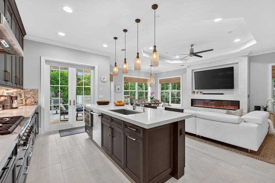 待售: $2,250,000 (3 贝兹, 3 浴室, 2460 平方英尺)