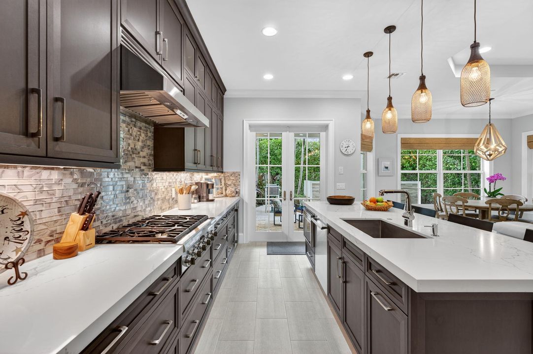 待售: $2,250,000 (3 贝兹, 3 浴室, 2460 平方英尺)