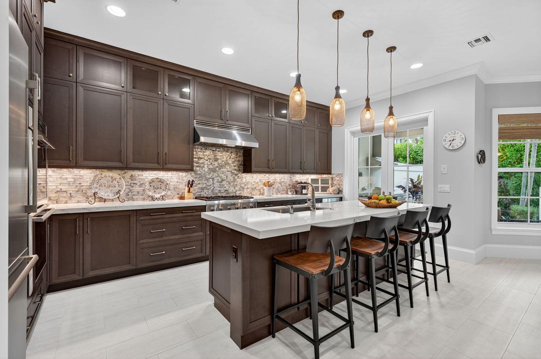 待售: $2,250,000 (3 贝兹, 3 浴室, 2460 平方英尺)