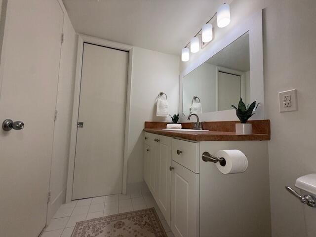 Active With Contract: $239,000 (1 beds, 1 baths, 731 Square Feet)