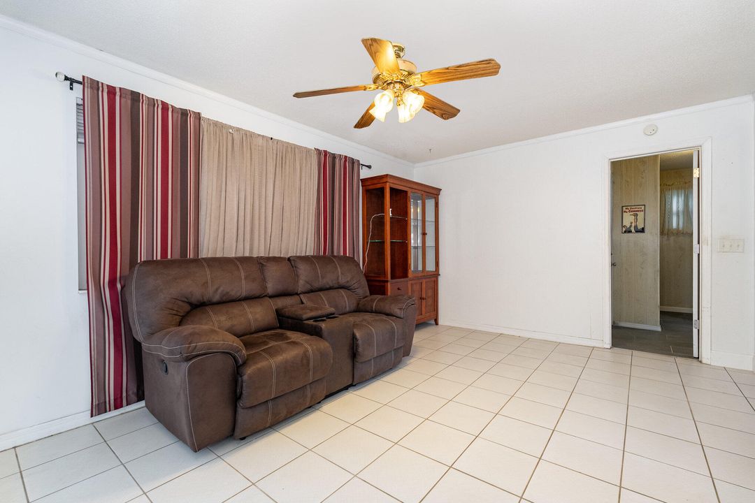 For Sale: $280,000 (3 beds, 2 baths, 1285 Square Feet)