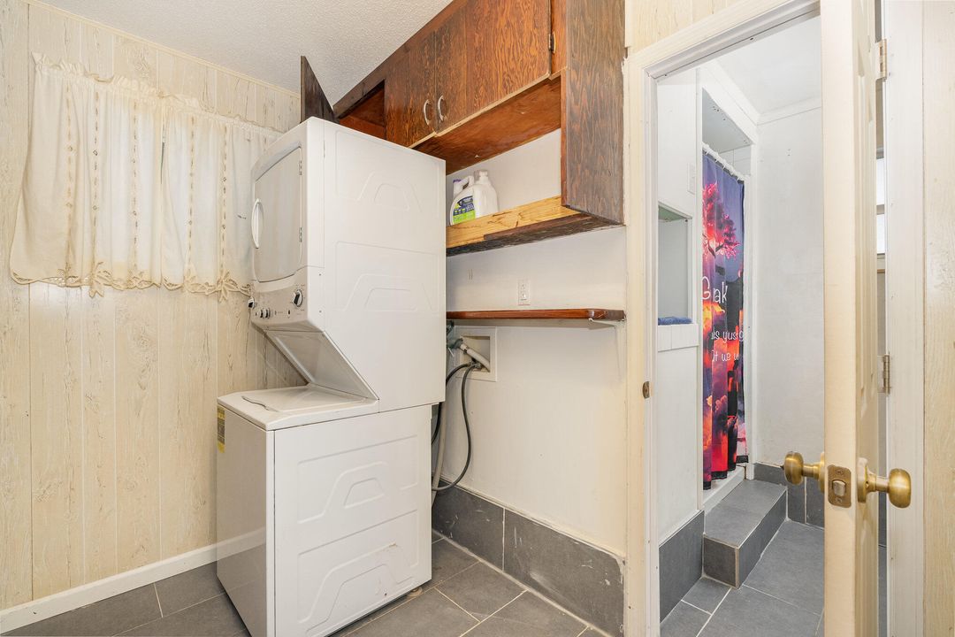 For Sale: $280,000 (3 beds, 2 baths, 1285 Square Feet)